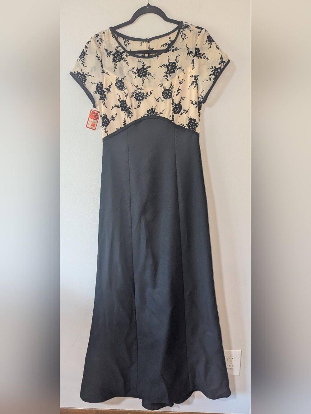 11/12 NWT Vintage Deadstock Jordan Floral Black Maxi Dress